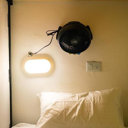 Baku Laureles Hostel Меделин Екстериор снимка