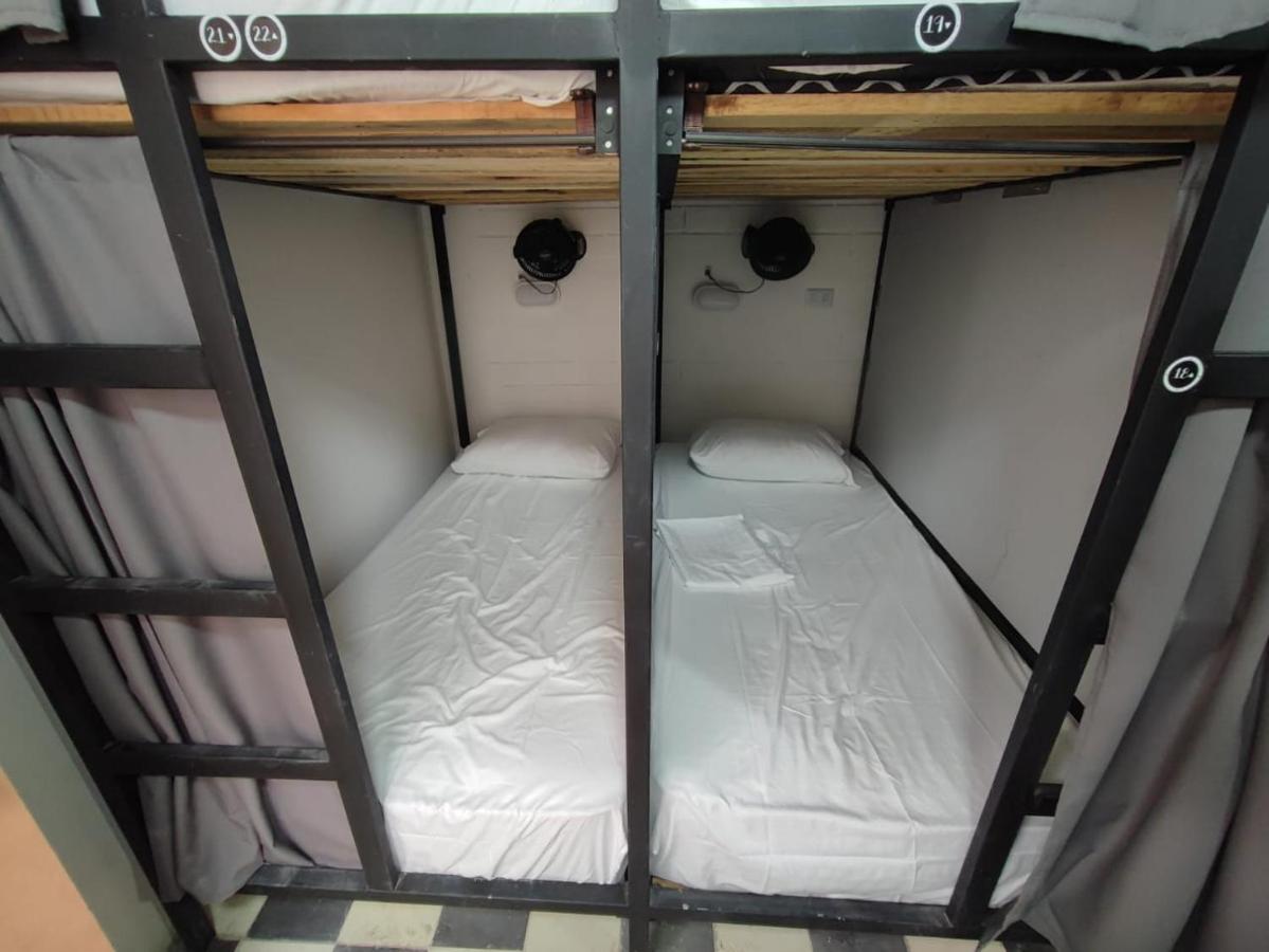 Baku Laureles Hostel Меделин Екстериор снимка