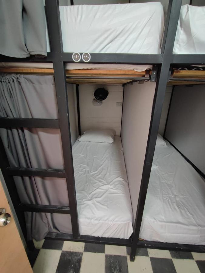 Baku Laureles Hostel Меделин Екстериор снимка