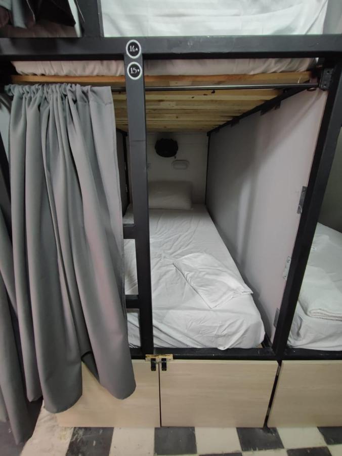 Baku Laureles Hostel Меделин Екстериор снимка
