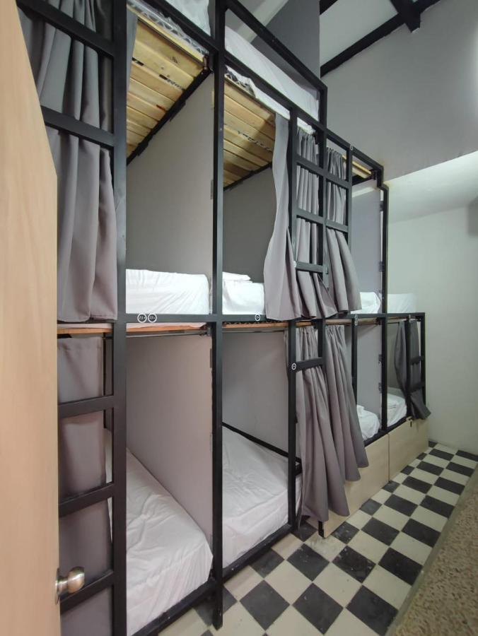 Baku Laureles Hostel Меделин Екстериор снимка