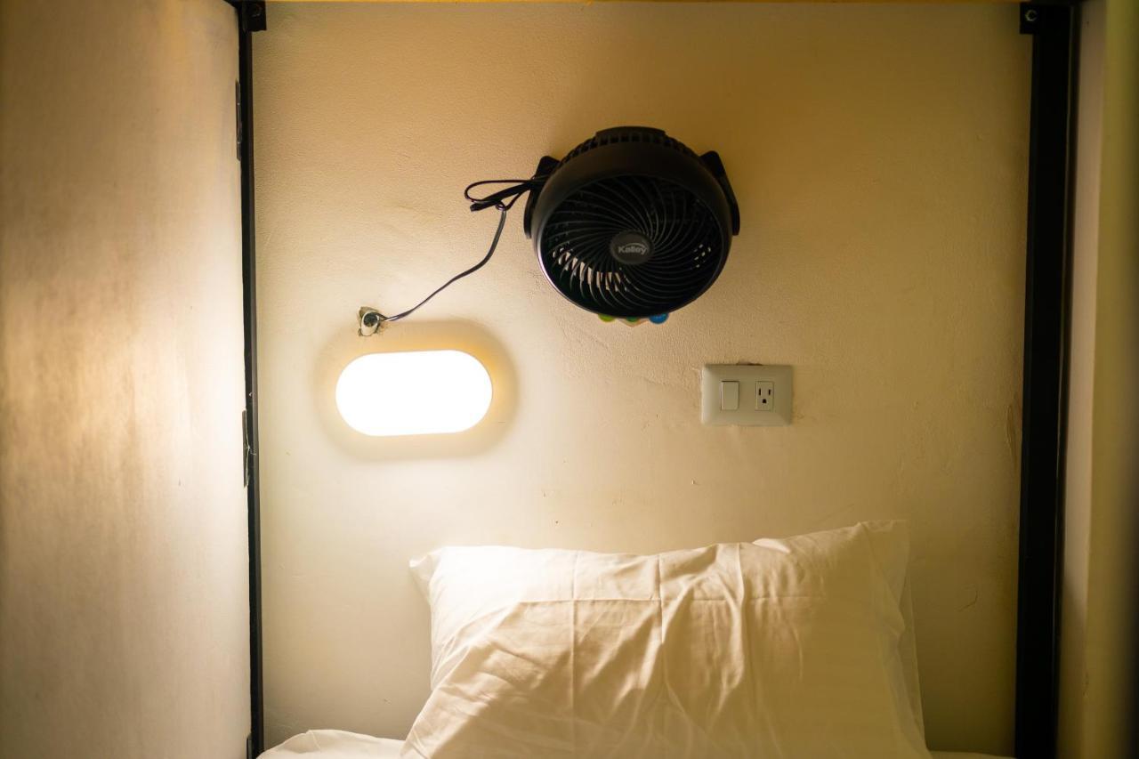 Baku Laureles Hostel Меделин Екстериор снимка