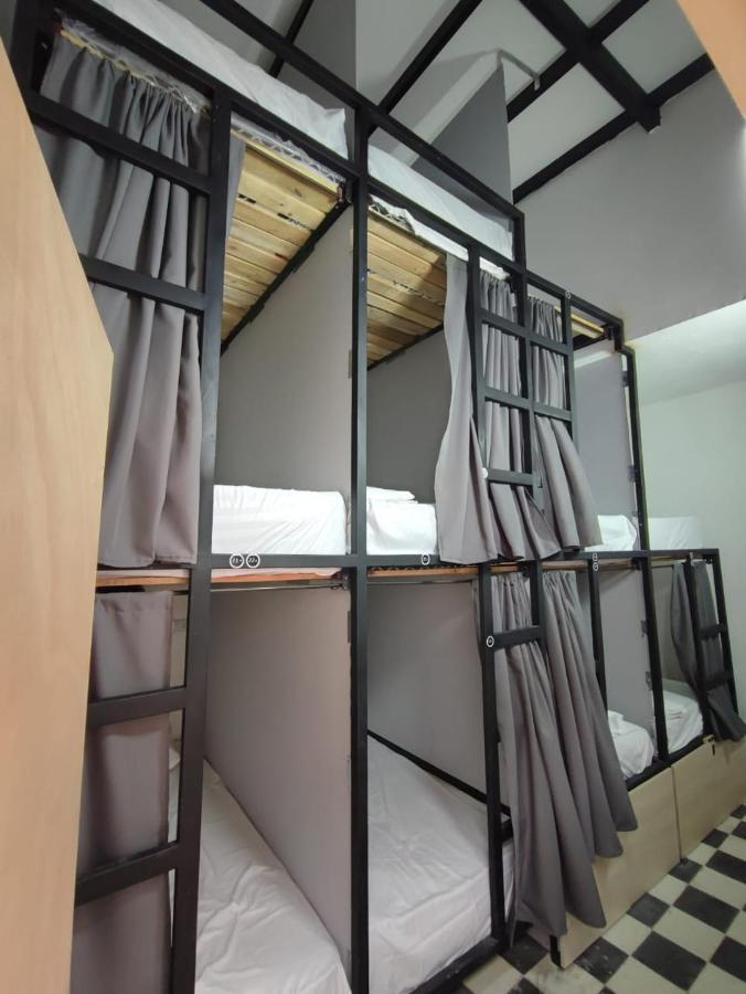 Baku Laureles Hostel Меделин Екстериор снимка
