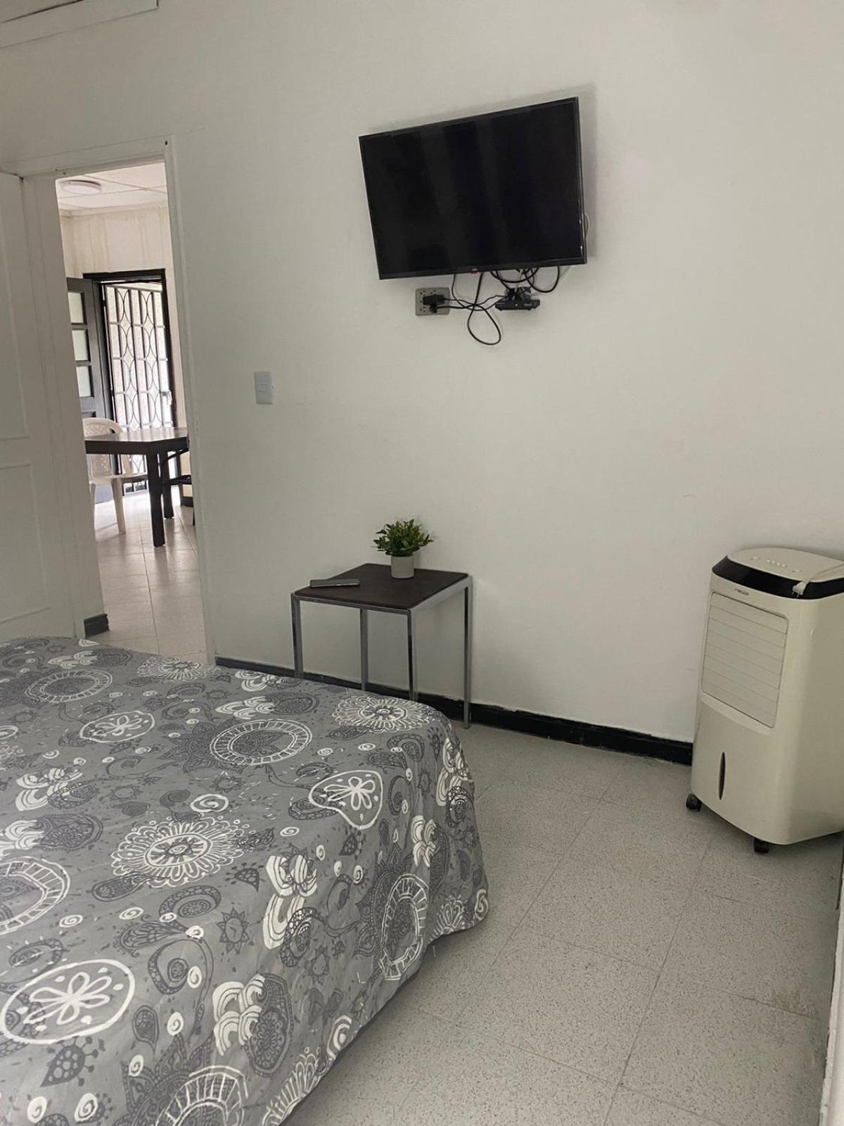 Baku Laureles Hostel Меделин Екстериор снимка