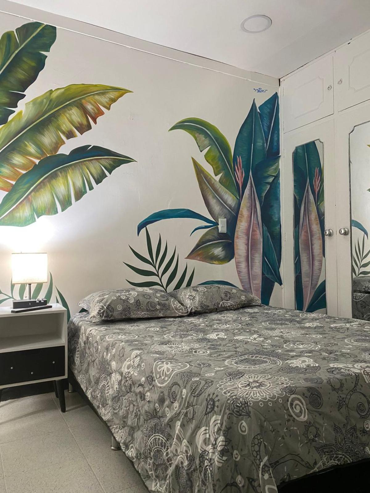 Baku Laureles Hostel Меделин Екстериор снимка